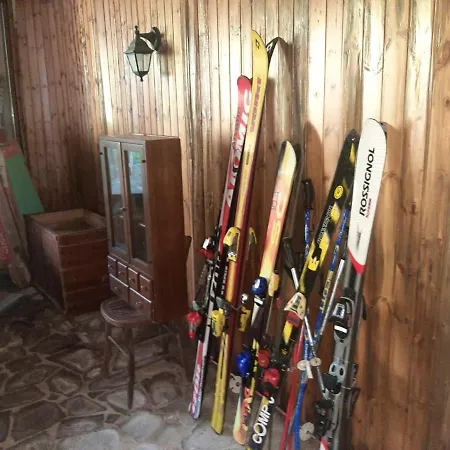 House With 2 Bedrooms In With Wonderful Mountain View 18 Km From The Slopes Casa de Férias