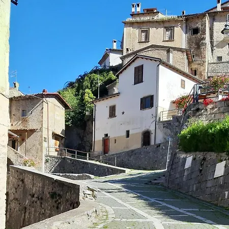 House With 2 Bedrooms In With Wonderful Mountain View 18 Km From The Slopes Casa de Férias