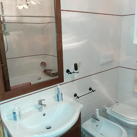 House With 2 Bedrooms In With Wonderful Mountain View 18 Km From The Slopes Casa de Férias Rocca Pia