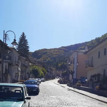 Casa de Férias House With 2 Bedrooms In With Wonderful Mountain View 18 Km From The Slopes Rocca Pia